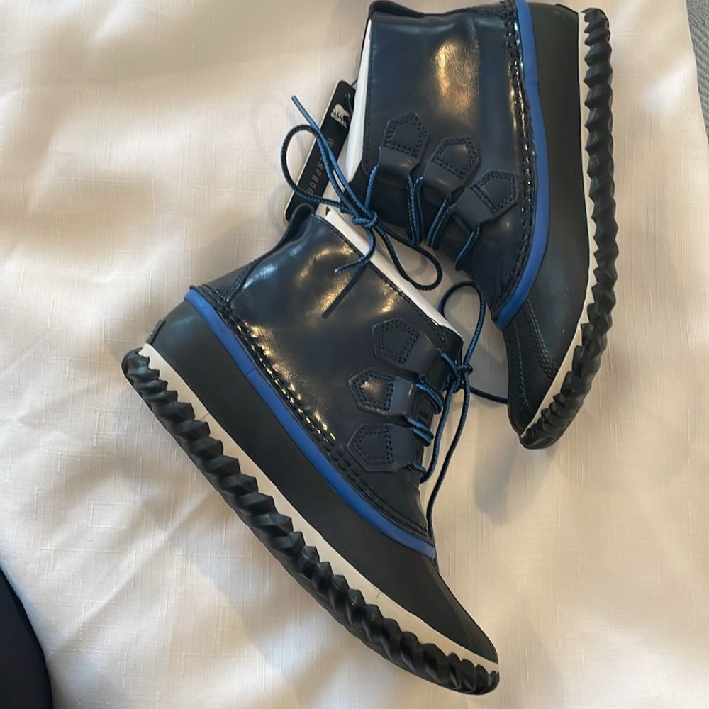 SOREL WATERPROOF OUT N ABOUT ANKLE BOOTS.  SHADES OF BLUE!   NEW IN BOX